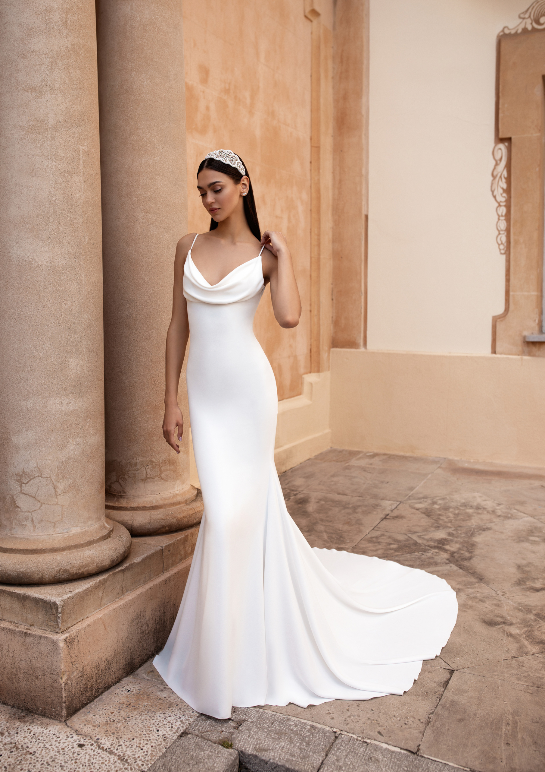 Brudekjole med drapering - Pronovias