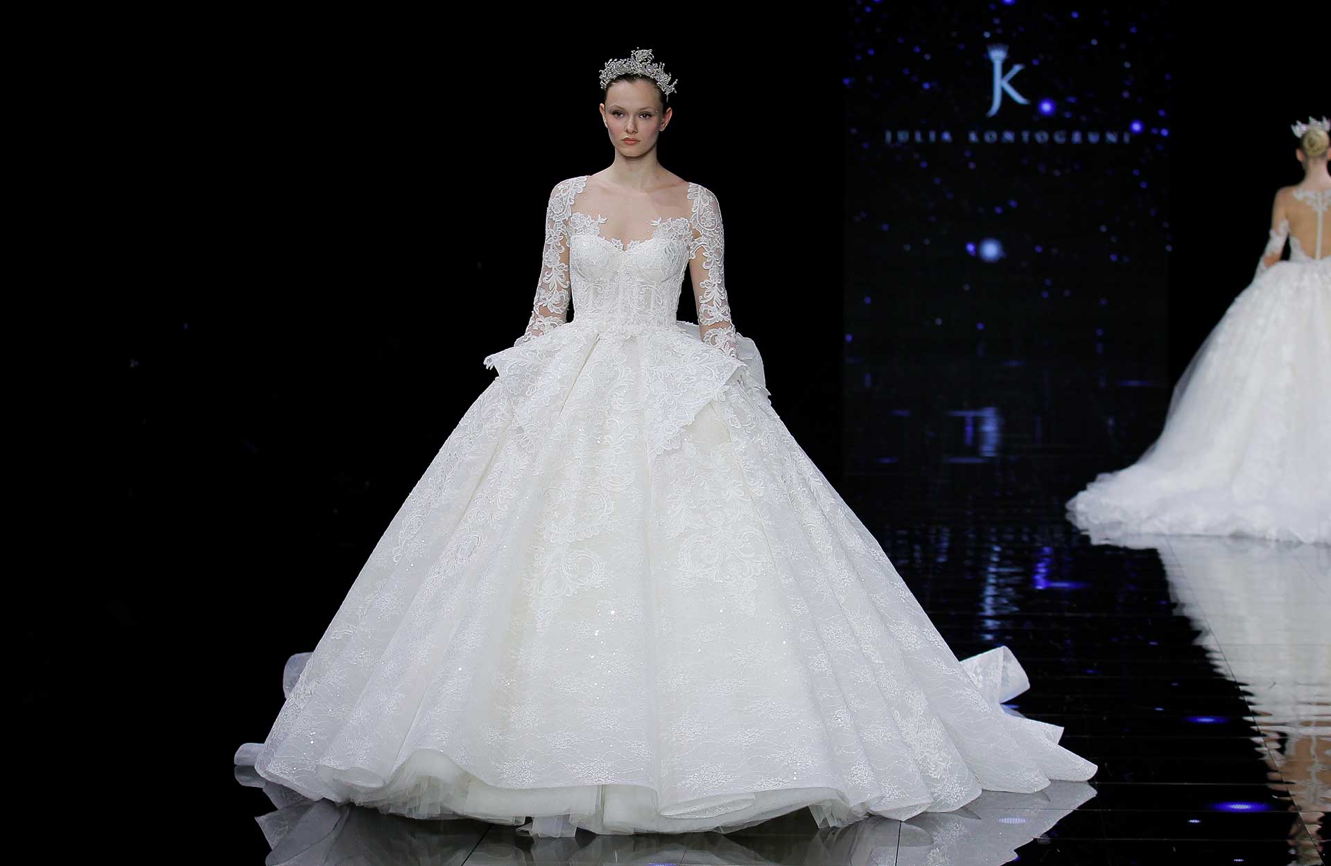 Brudekjole fra Julia Kontogruni - foto: Barcelona Bridal Fashion Week